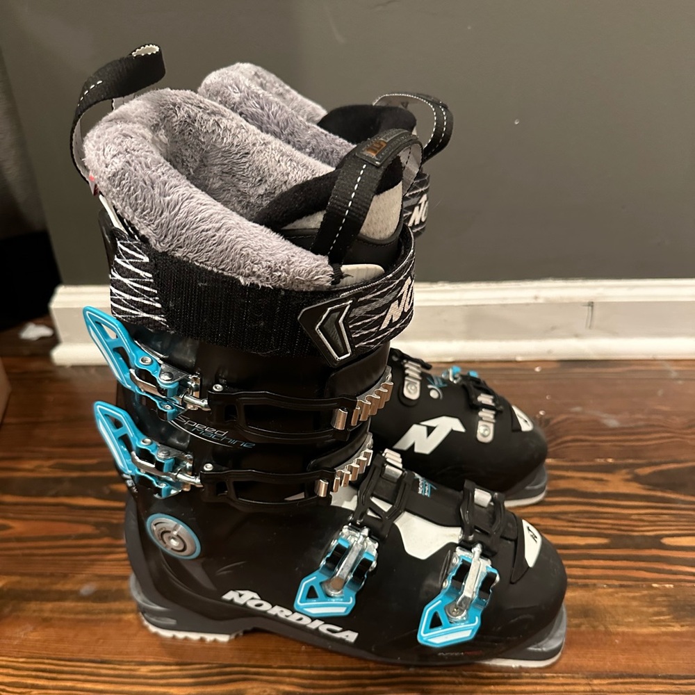 Great Cond. Womens Nordica Speedmachine 75 Ski Boots 26-26.5 (9-10) Adjust Calf - Picture 4 of 6